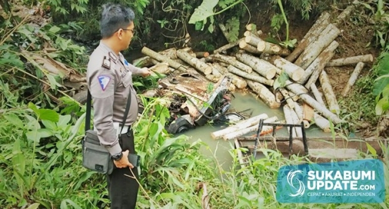 Colt Terjun ke Jurang, Tiga Orang Dilarikan ke IGD RS Sekarwangi Cibadak Kabupaten Sukabumi